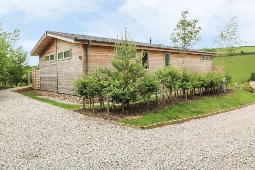 3 VALLEY VIEW, pet friendly, country holiday cottage in Lanreath