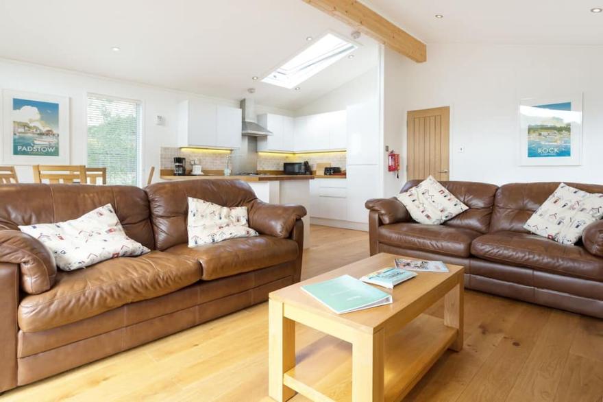 3 VALLEY VIEW, pet friendly, country holiday cottage in Lanreath