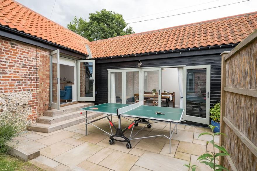 Spacious barn, seals, seaside walks and Broads National Park