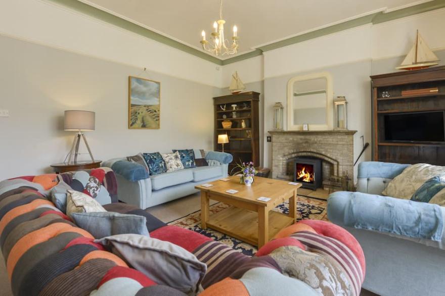 WOODLANDS, pet friendly, with open fire in Dartmouth