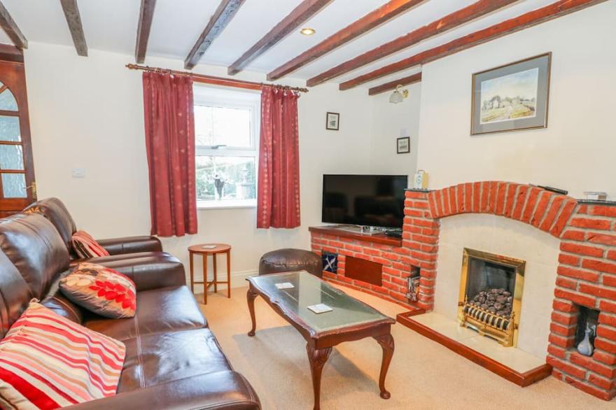 DOVE COTTAGE, pet friendly, character holiday cottage in Sleights