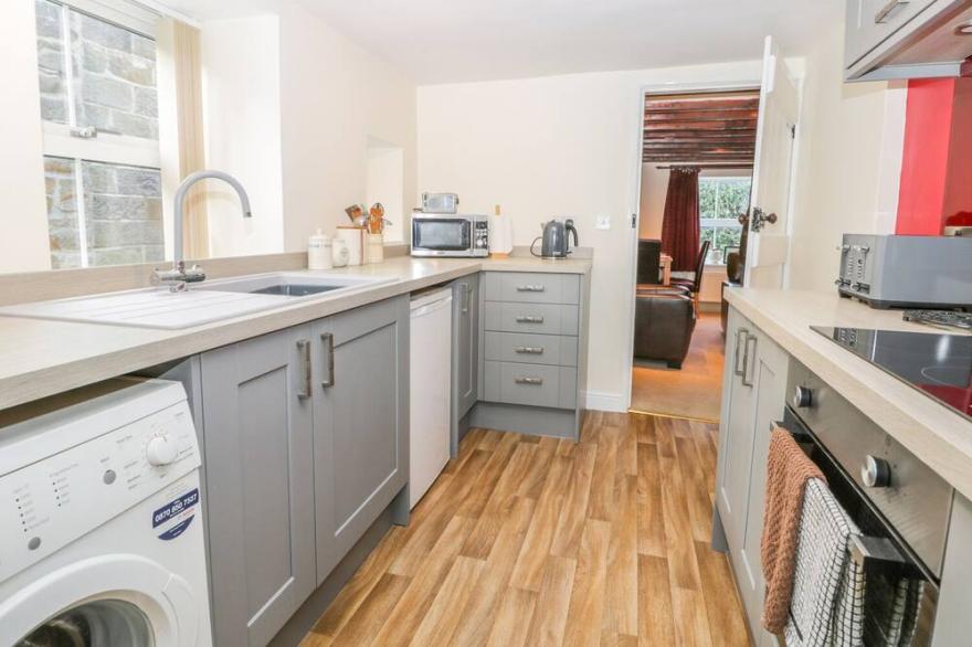 DOVE COTTAGE, pet friendly, character holiday cottage in Sleights