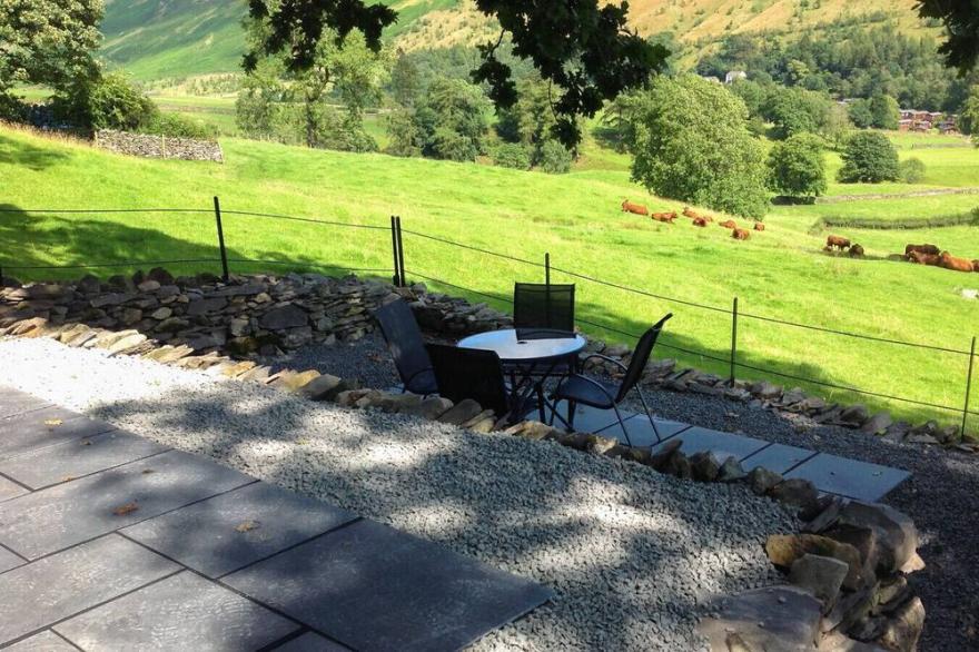APPLETHWAITE COTTAGE, family friendly, with open fire in Troutbeck