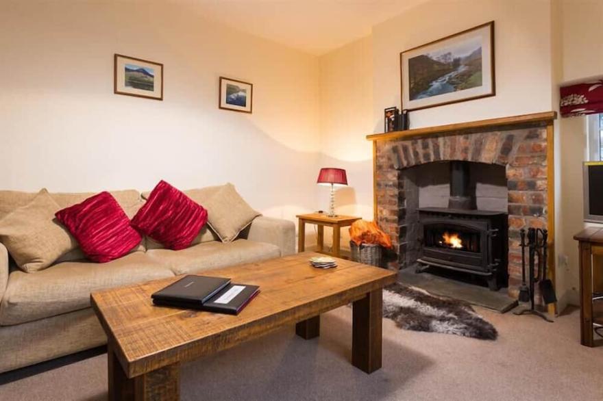 GRANGE FELL (BORROWDALE), pet friendly, with open fire in Keswick