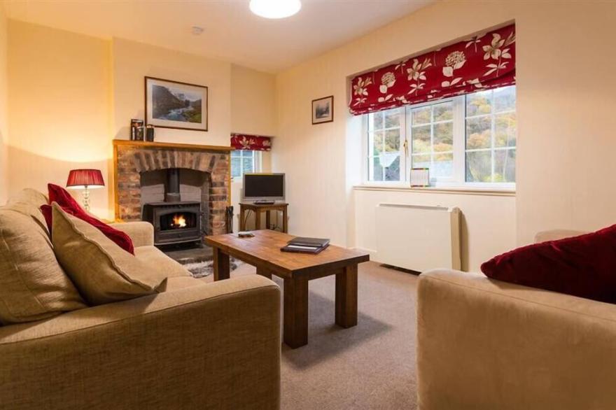 GRANGE FELL (BORROWDALE), pet friendly, with open fire in Keswick