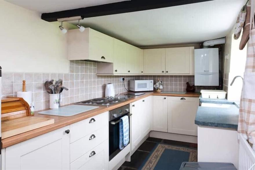 SUNBEAM COTTAGE, family friendly, with open fire in Coniston