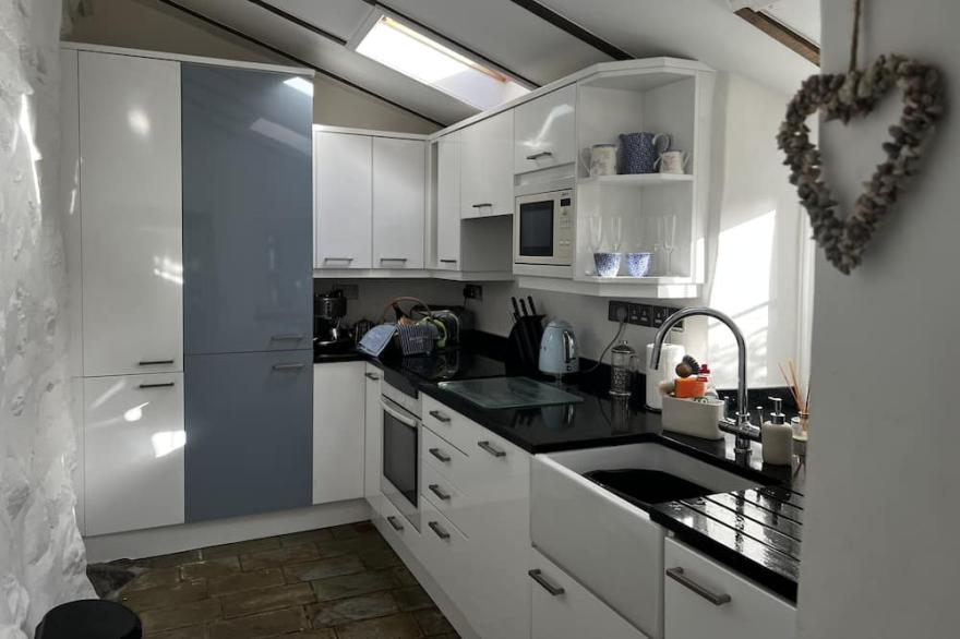 Beautiful Cottage in Llanfair with ocean views