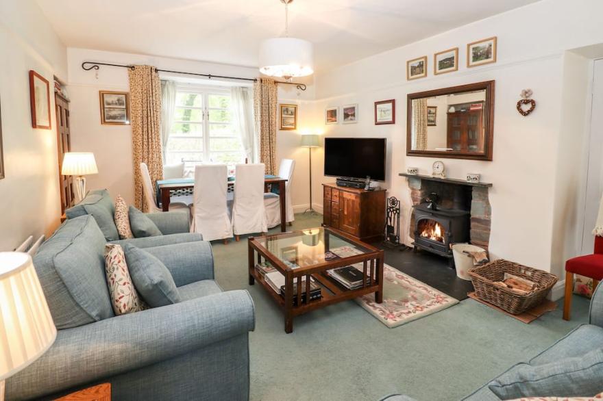 RIVER BANK (LANGDALE), family friendly, with open fire in Langdale