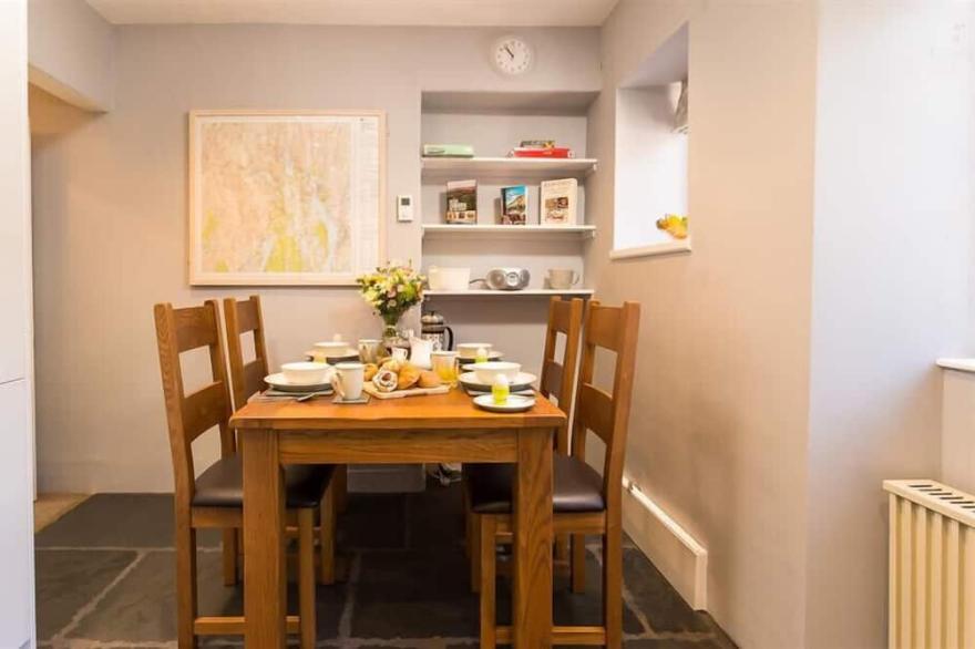 OXEN FELL COTTAGE, pet friendly, with open fire in Langdale