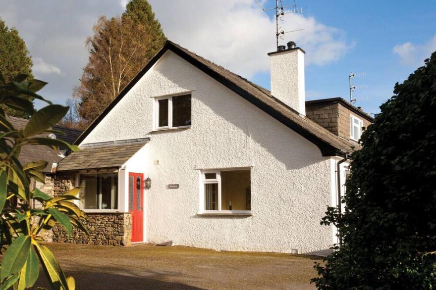 HONISTER COTTAGE, romantic, with open fire in Ambleside