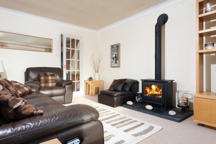 HONISTER COTTAGE, romantic, with open fire in Ambleside