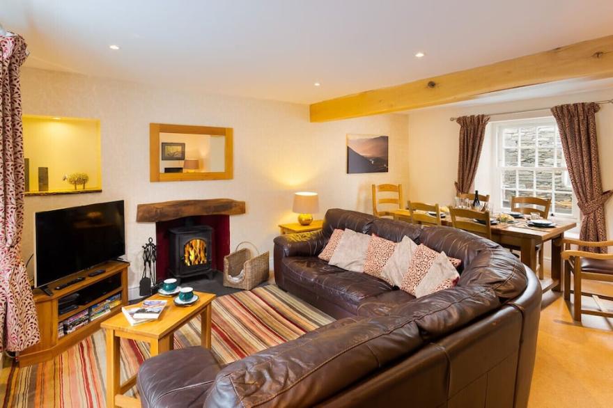ARGYLE COTTAGE, family friendly, with open fire in Ambleside