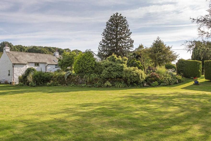 SMITHY COTTAGE AT LINDETH, family friendly in Windermere