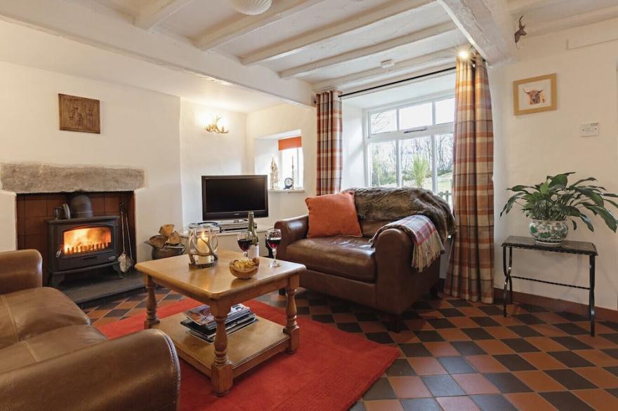 SMITHY COTTAGE AT LINDETH, family friendly in Windermere