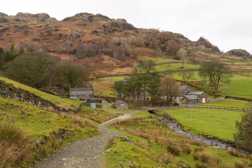 KENTMERE HALL BANK BARN, pet friendly, with open fire in Kentmere