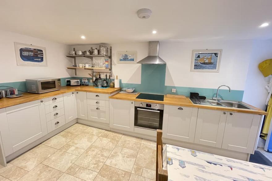 Sea Pebble -  a cottage that sleeps 4 guests  in 2 bedrooms