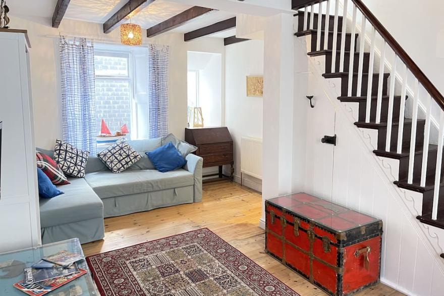 Sea Pebble -  a cottage that sleeps 4 guests  in 2 bedrooms