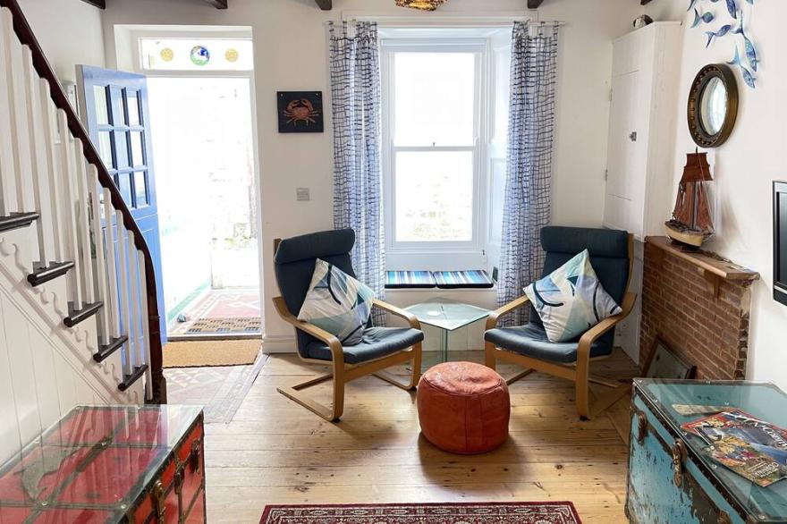 Sea Pebble -  a cottage that sleeps 4 guests  in 2 bedrooms