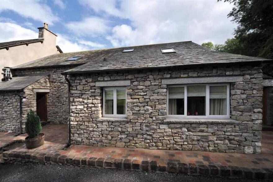 DURHAM BRIDGE BARN, family friendly, with a garden in Crosthwaite