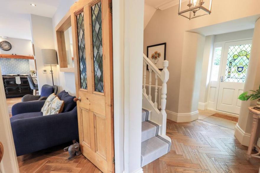 FAIR RIGG, family friendly, with open fire in Sawrey