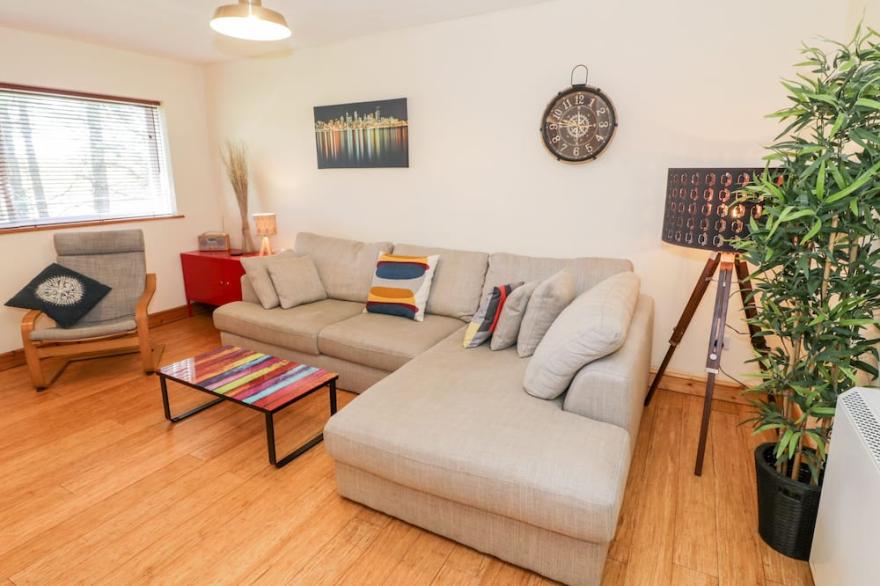 REDWOOD, pet friendly, with a garden in Harlech