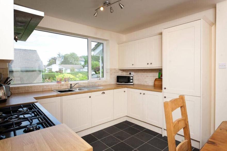 THE LOOKOUT LODGE, pet friendly in Bowness-On-Windermere