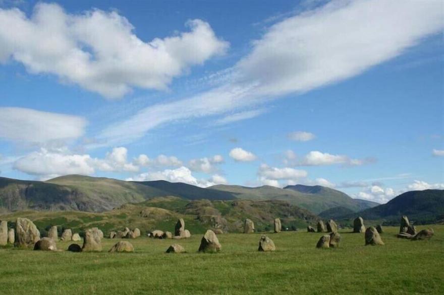 LAAL FIELD HOUSE, pet friendly, with a garden in Keswick