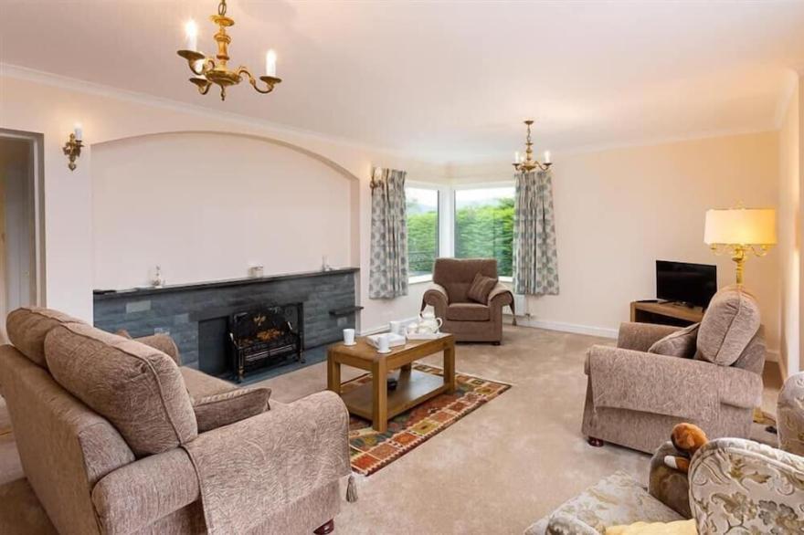 LAAL FIELD HOUSE, pet friendly, with a garden in Keswick