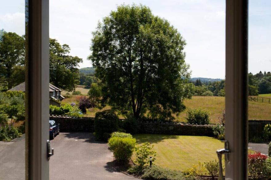 THE OLD BARN, family friendly, with a garden in Ambleside