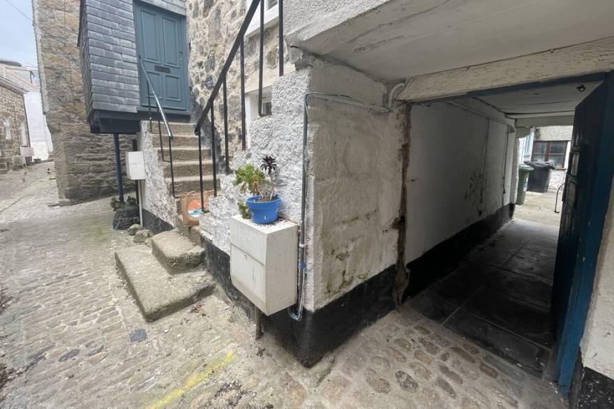 Sixpence Cottage -  a cottage that sleeps 4 guests  in 2 bedrooms