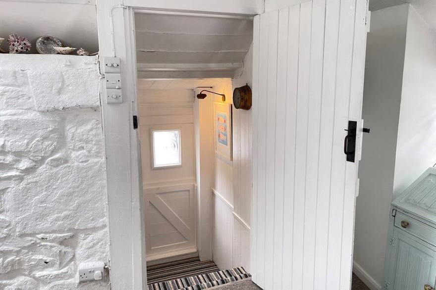 Norway House Studio -  a cottage that sleeps 5 guests  in 2 bedrooms