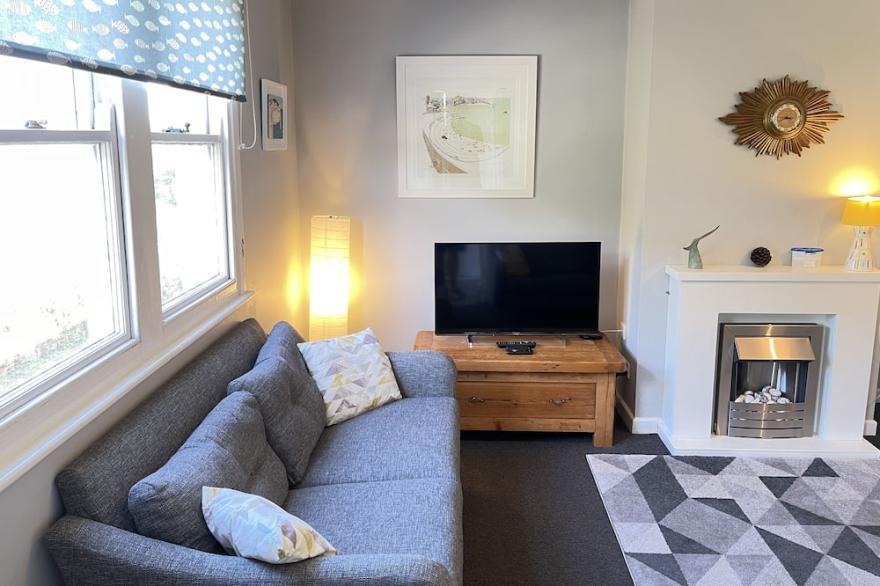 8 Rosewall Cottages -  a cottage that sleeps 6 guests  in 3 bedrooms
