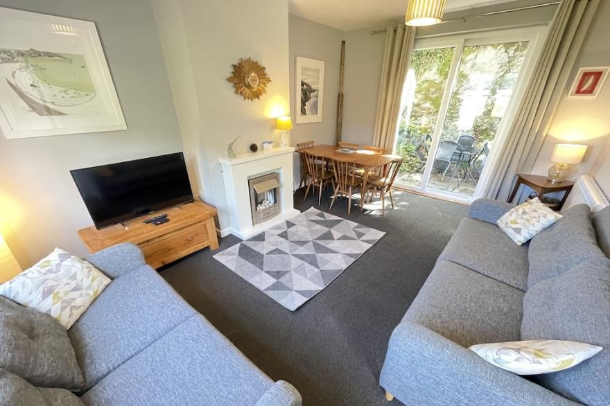 8 Rosewall Cottages -  a cottage that sleeps 6 guests  in 3 bedrooms