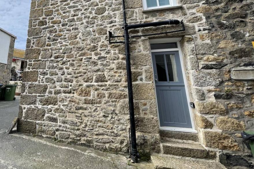 6 Bethesda Place -  a cottage that sleeps 6 guests  in 2 bedrooms