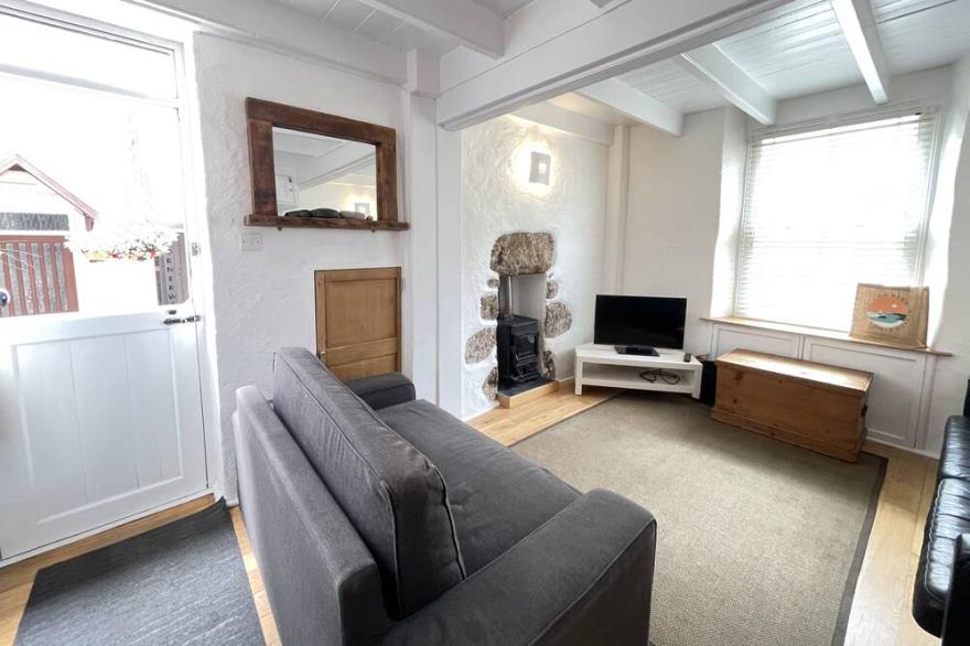 6 Bethesda Place -  a cottage that sleeps 6 guests  in 2 bedrooms