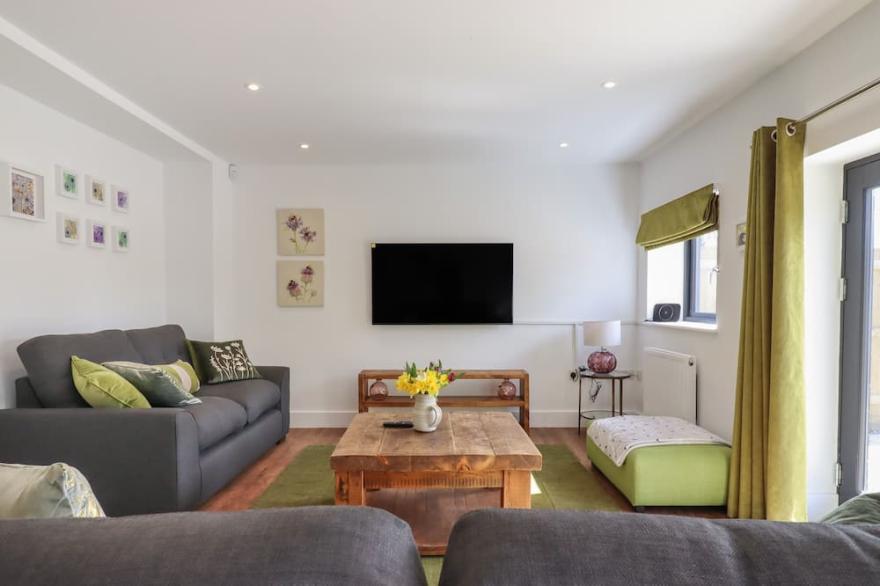 THE OLD DAIRY, pet friendly, country holiday cottage in Wingham