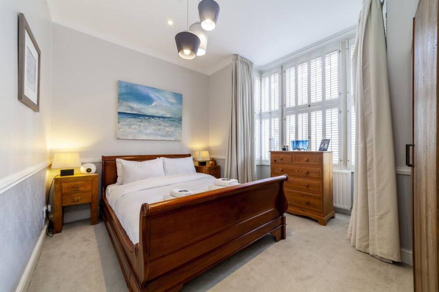 Spacious 3BR 2BH Apt w/ Garden in West Putney