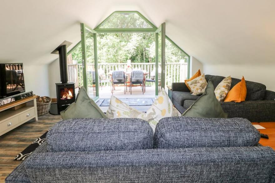 OLD WOOD COACH HOUSE, pet friendly, with open fire in Skellingthorpe