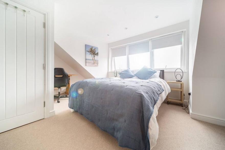 Pass the Keys | Newquay Centre 3 Storey 1920s Town House