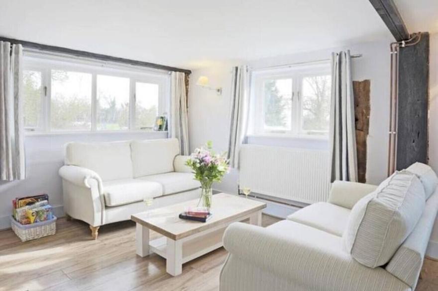 The Horseshoes Barn - Two Bedroom House, Sleeps 4