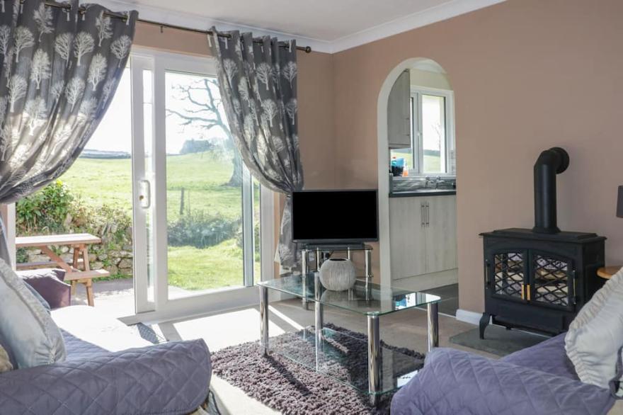 WATERGATE BAY, pet friendly, character holiday cottage in Liskeard