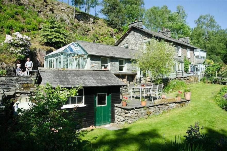 OAKBANK, family friendly, with open fire in Elterwater