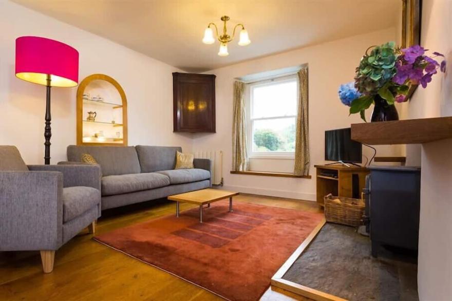 OAKBANK, family friendly, with open fire in Elterwater