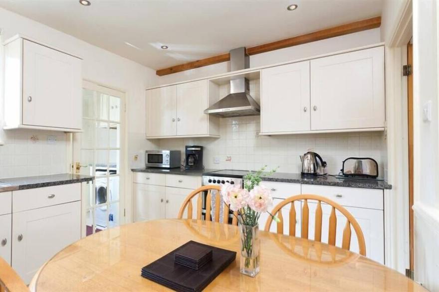 STONE HOWE, family friendly, with a garden in Ambleside