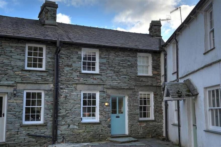 TOWNFOOT COTTAGE, pet friendly, with open fire in Langdale