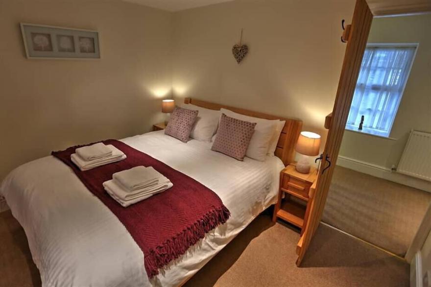 TOWNFOOT COTTAGE, pet friendly, with open fire in Langdale