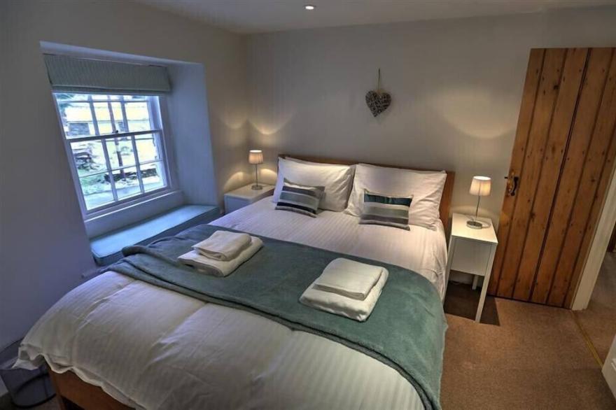 TOWNFOOT COTTAGE, pet friendly, with open fire in Langdale