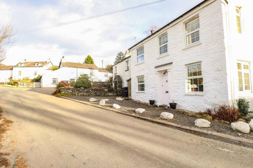 SMITHY COTTAGE AT BOWLAND BRIDGE, pet friendly in Bowland Bridge
