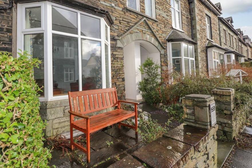 FERNLEIGH COTTAGE, pet friendly, with open fire in Ambleside