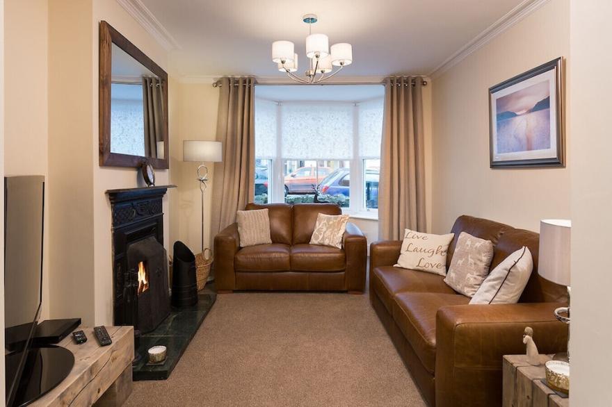 NOBLE COTTAGE, pet friendly, with open fire in Keswick